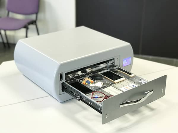 BIO-SCAN Cube uporablja ultravijolično (UV-C) dezinfekcijo brez kemičnih sredstev