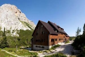 koca_sedmera_poleti-300x200 Sedmera jezera - koča